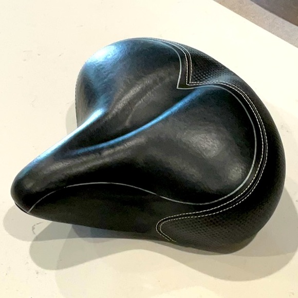 Bikeroo Comfort City Bike Seat w/ Toolkit - Picture 4 of 6